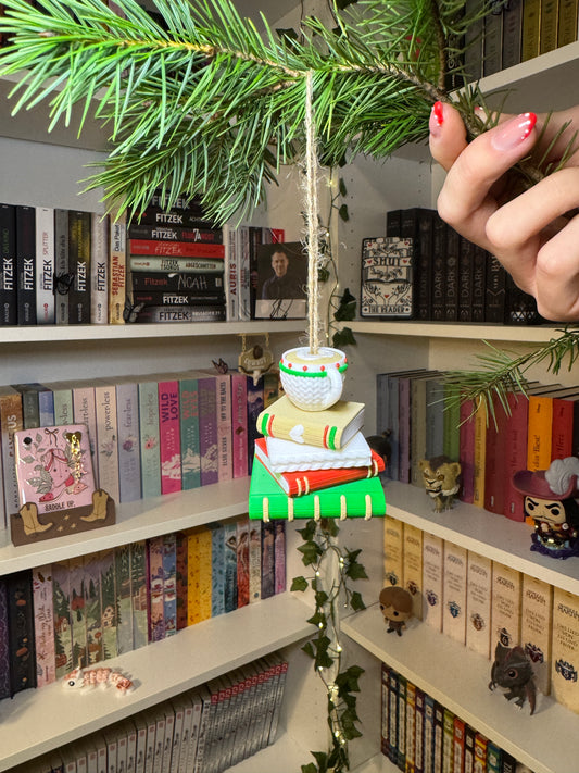 Bücherstapel Tannenbaumschmuck Kaffeetasse